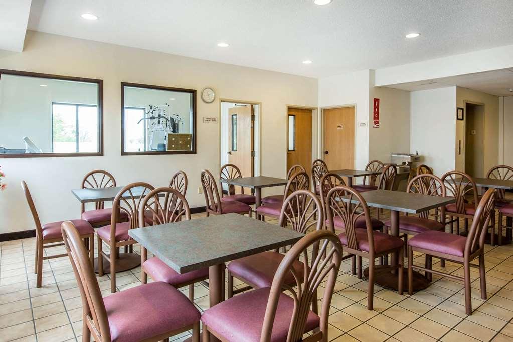 Econo Lodge Inn & Suites Peoria Illinois Restaurace fotografie